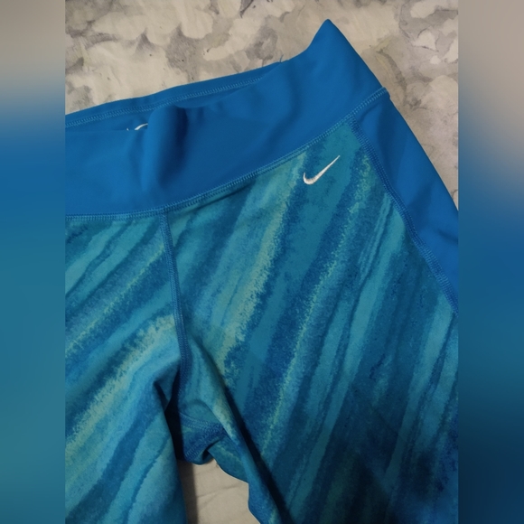 Size S Nike blue athletic capris - Picture 3 of 9